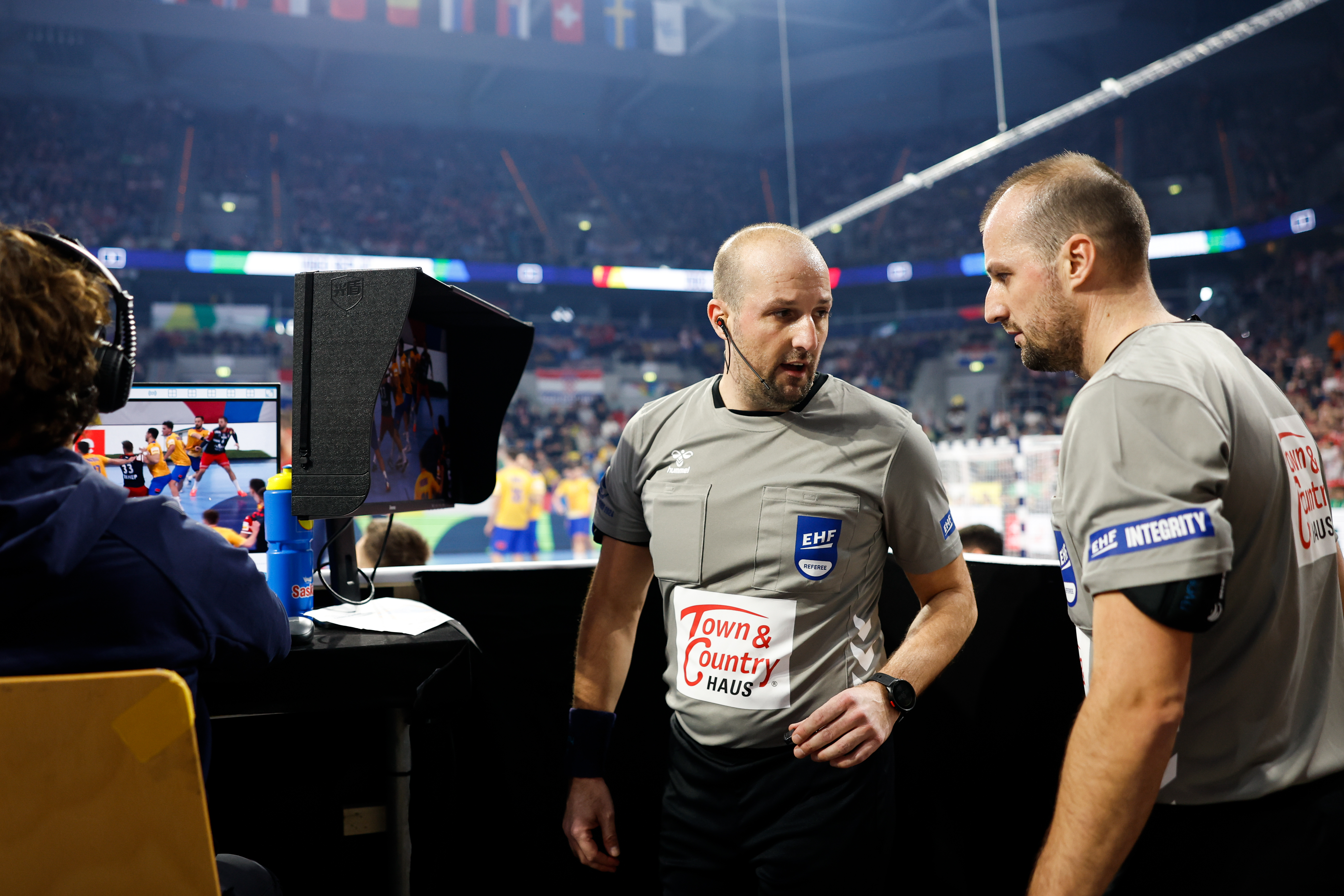 Maschinensucher EHF Finals 2025 officials confirmed