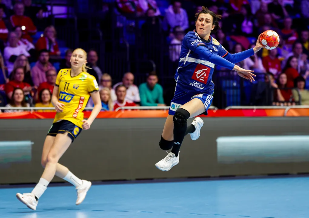 France join Hungary in semi-finals with victory over Sweden