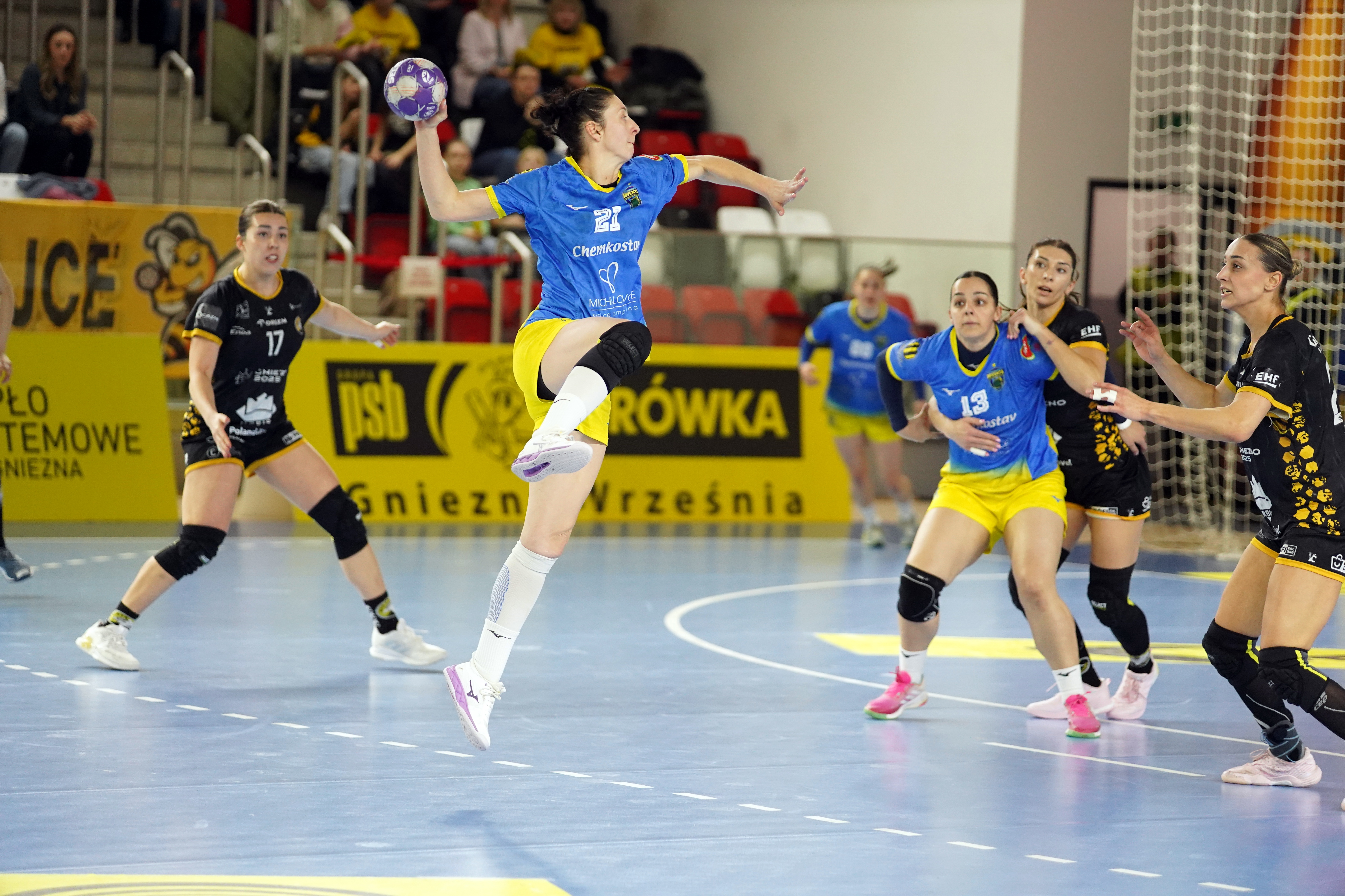 Last EHF European Cup Women semi-final berths decided