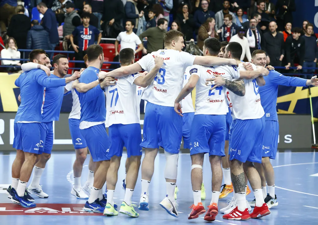 Plock shock PSG, Berlin book play-off ticket