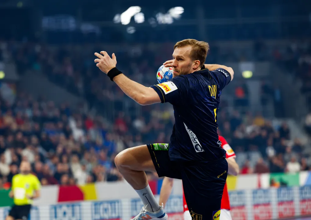 Record-tying Sweden seal big win to reach main round