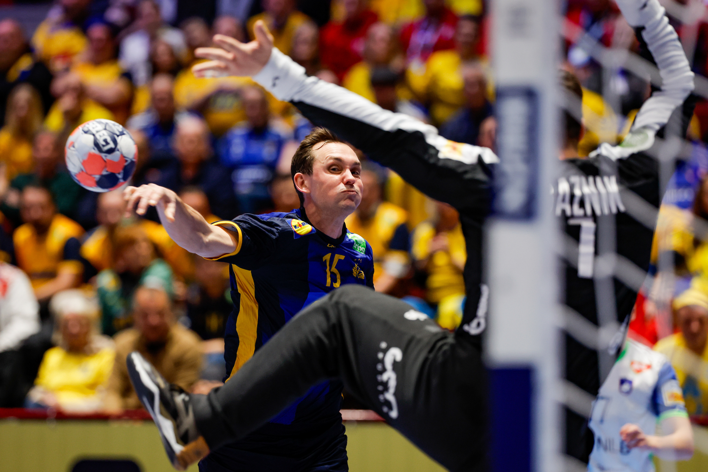Sweden win main round opener after strongest challenge yet