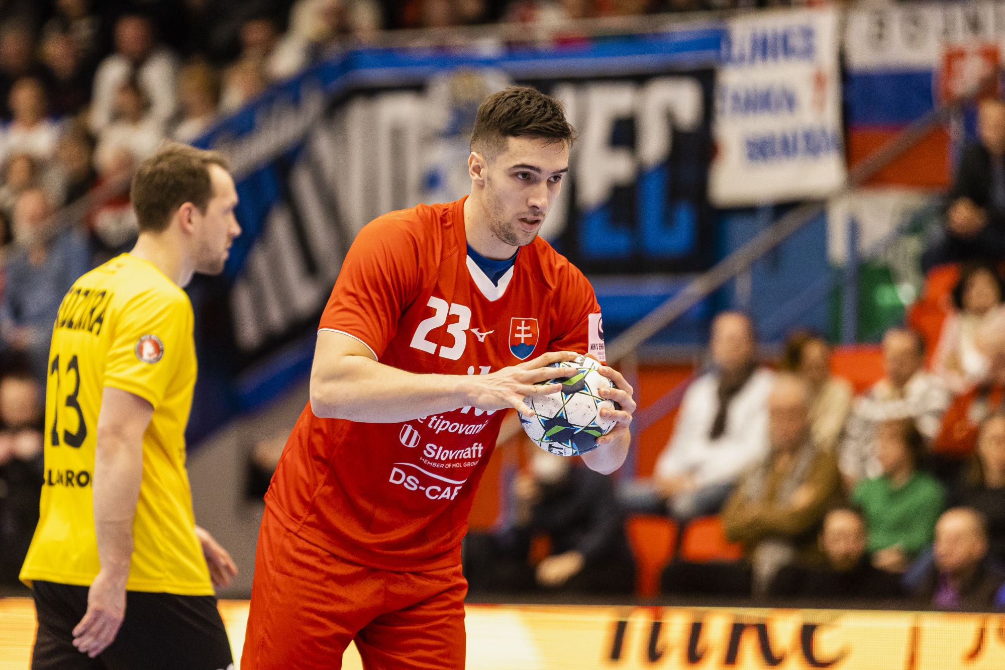 Slovakia keep hopes alive with narrow win