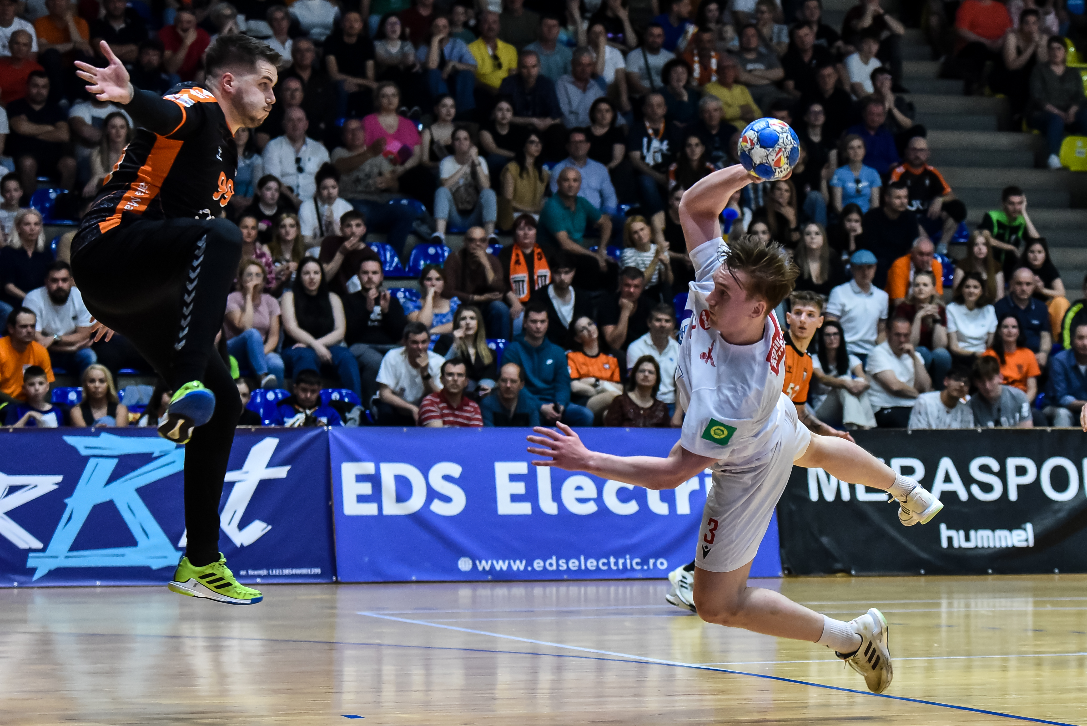 Olympiacos write history; Valur join them in European Cup final