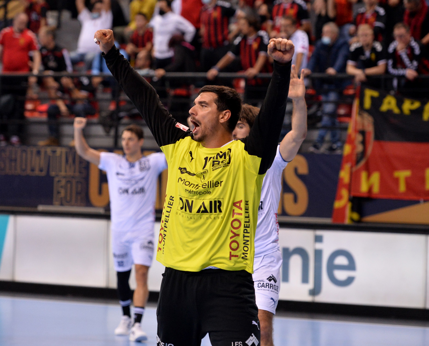 Who was hot and who was not in first 10 rounds?