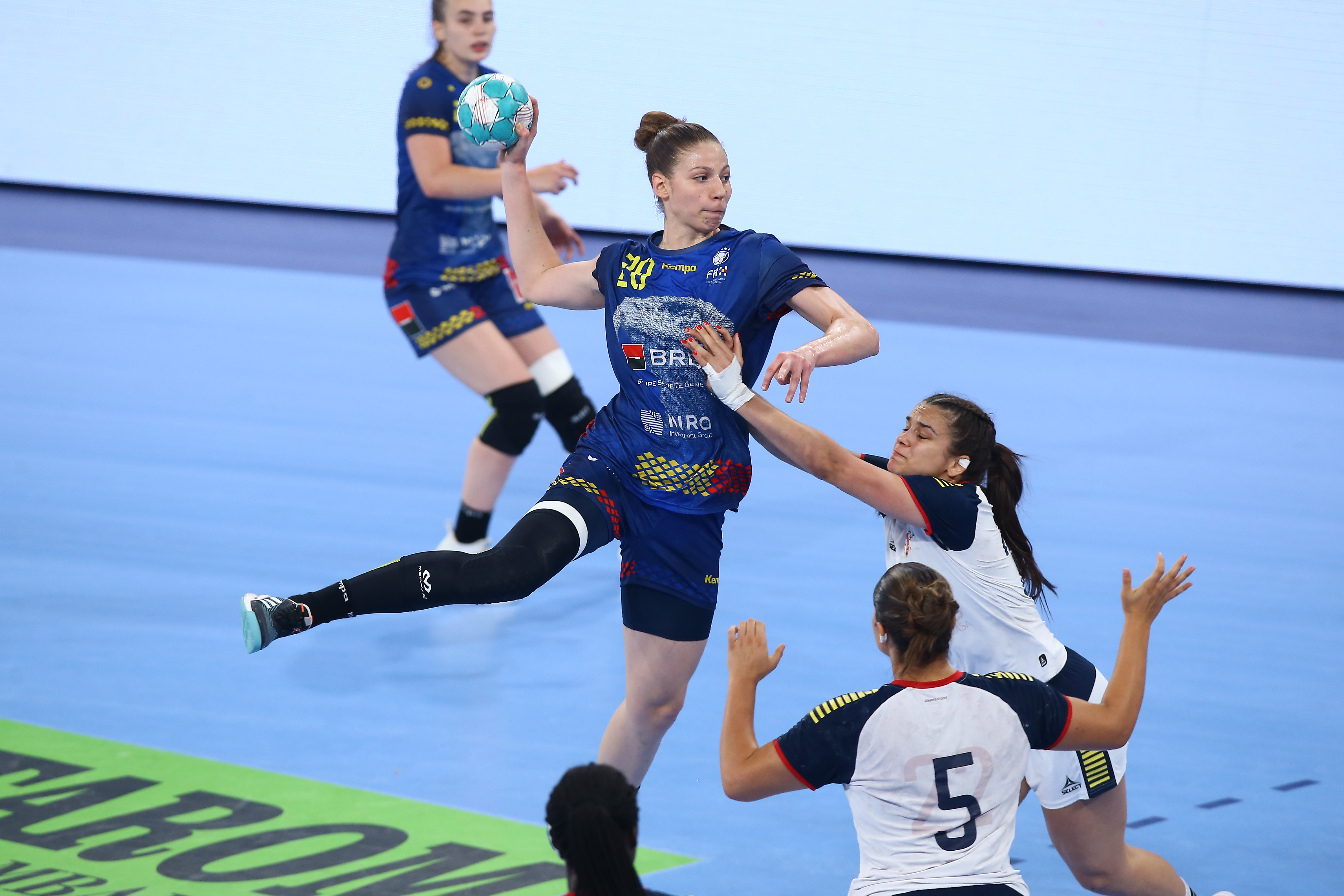 Diana Lixandroiu following the footsteps of Cristina Neagu