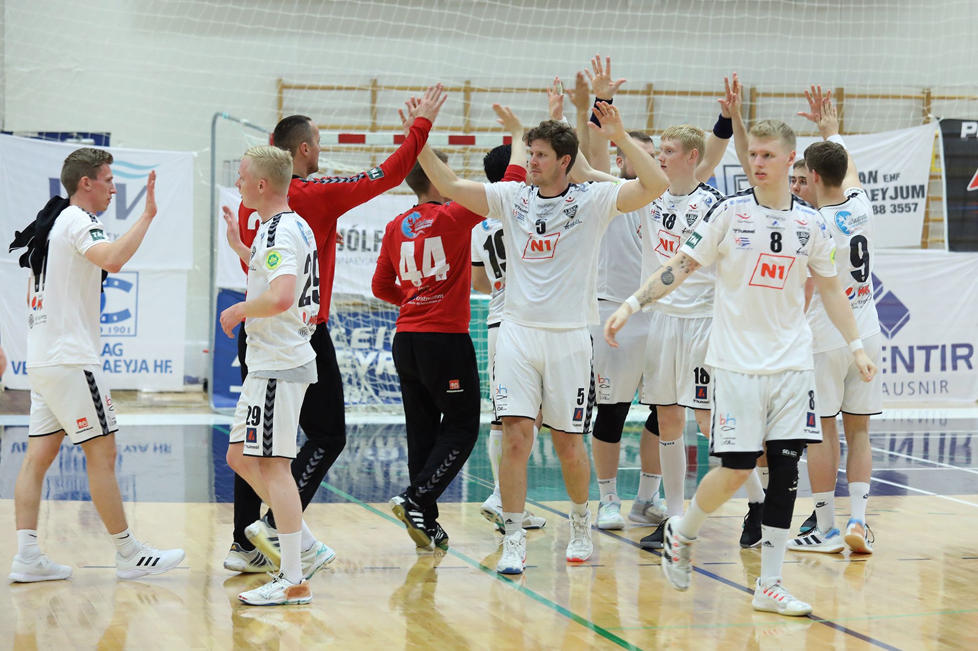 Vestmannaeyjar, Zubri and Gracanica progress to round 2