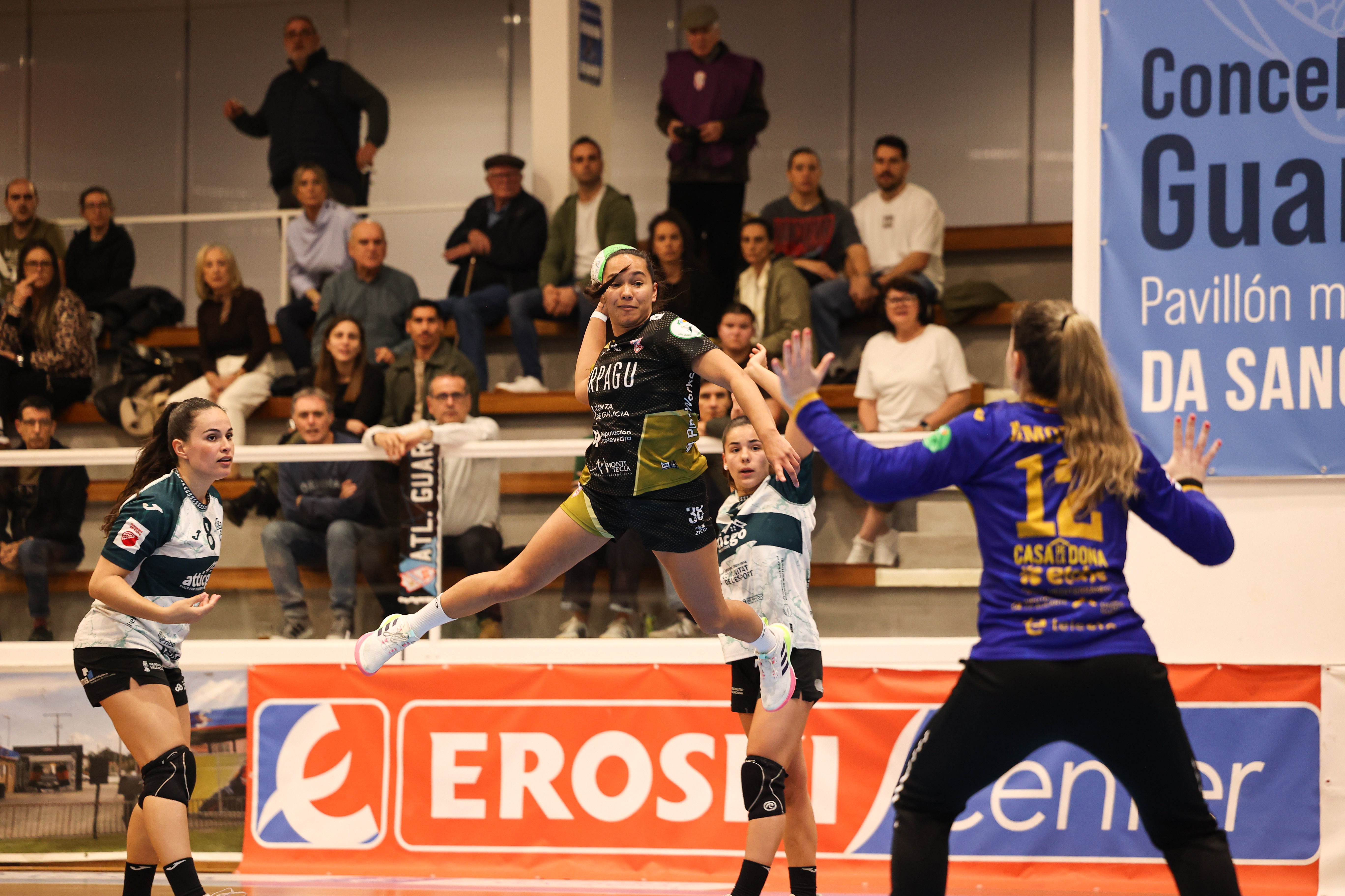 Quarter-finals open with big win for Bursa, small lead for Guardes