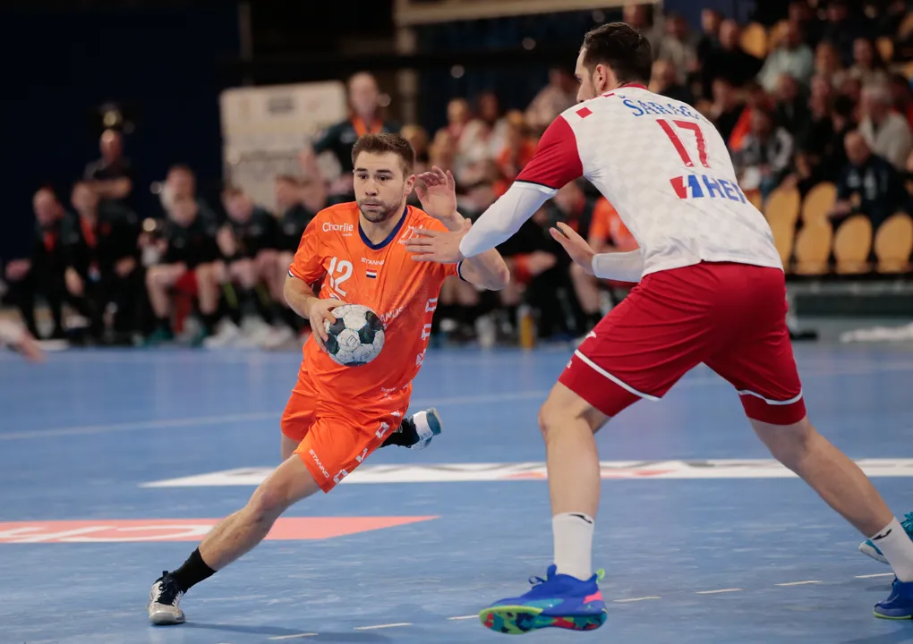 France and Netherlands seal crucial wins