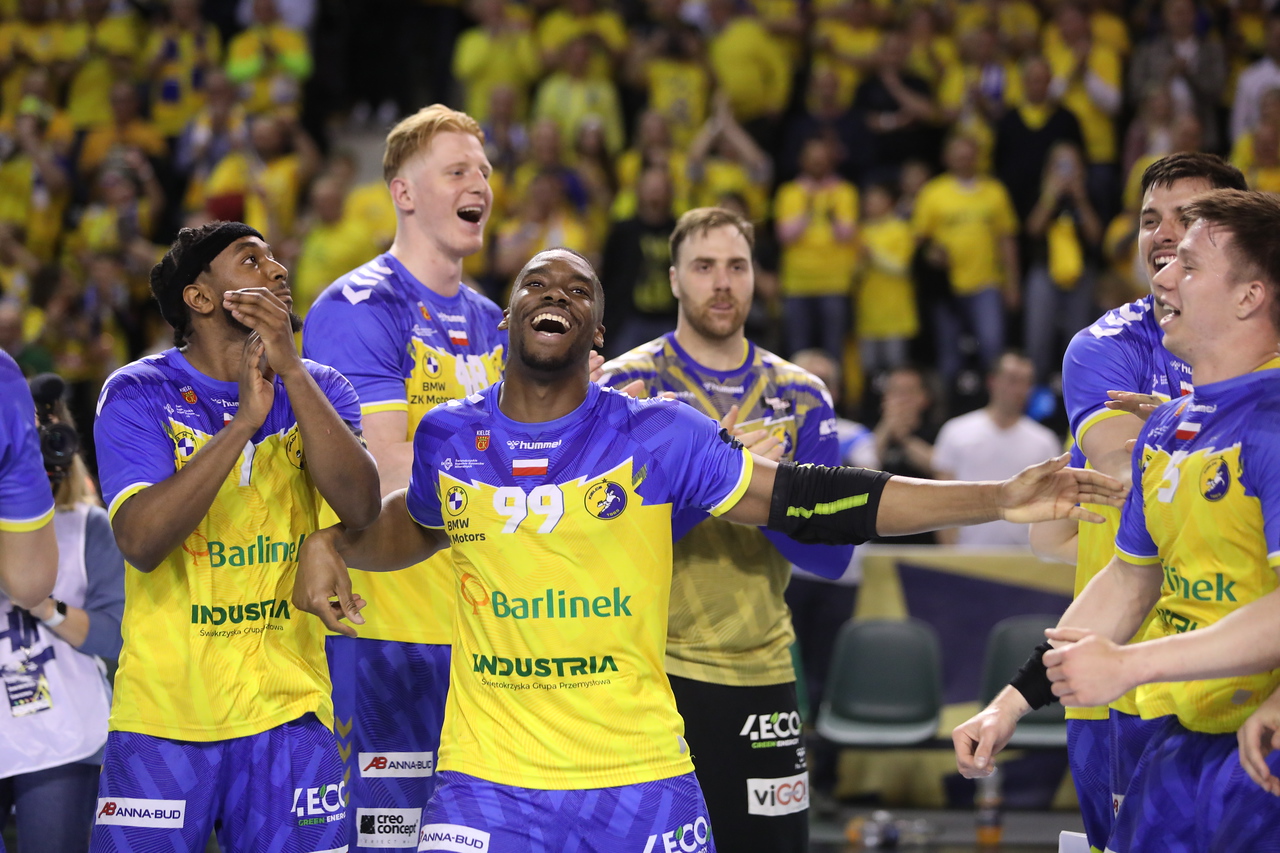 Kielce beat Veszprém to give themselves another shot in Cologne