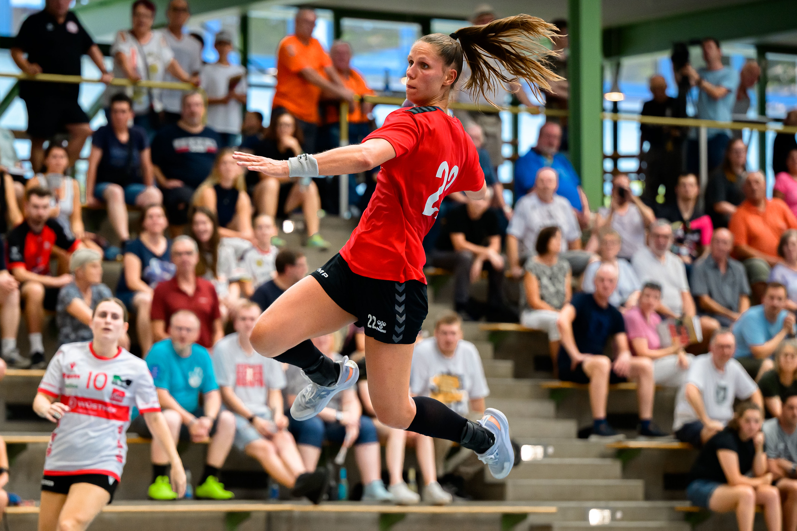 Follow the EHF Champions League Women as closely as it gets