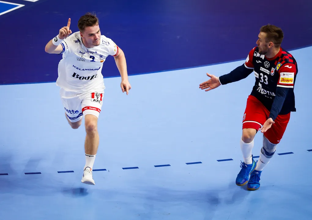 Late surge sees Iceland eliminate Croatia