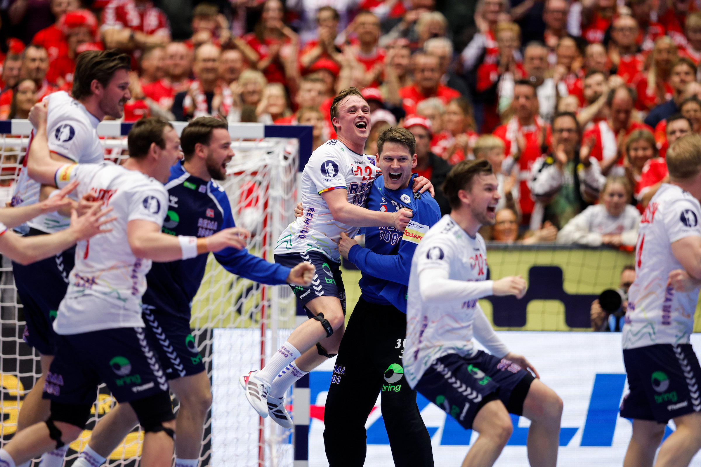 Pedersen leads Norway to win thriller