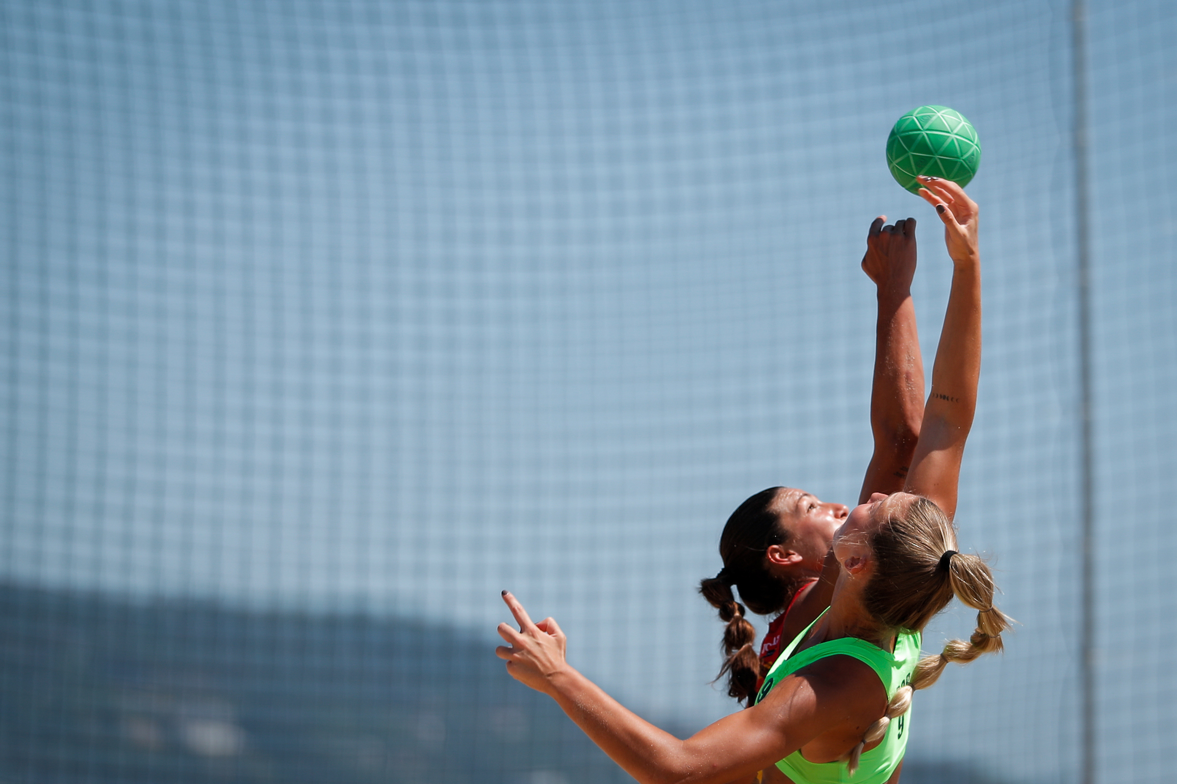 32 teams, 18 nations, 4 courts, 1 feast of beach handball