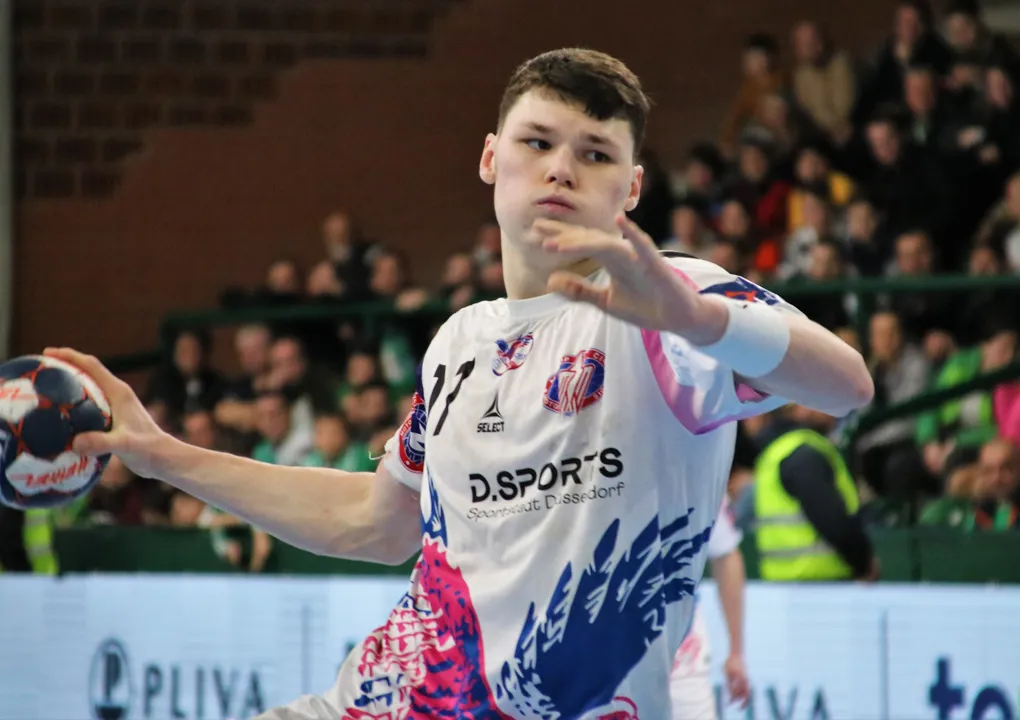 Turchenko steers Motor to the Last 16