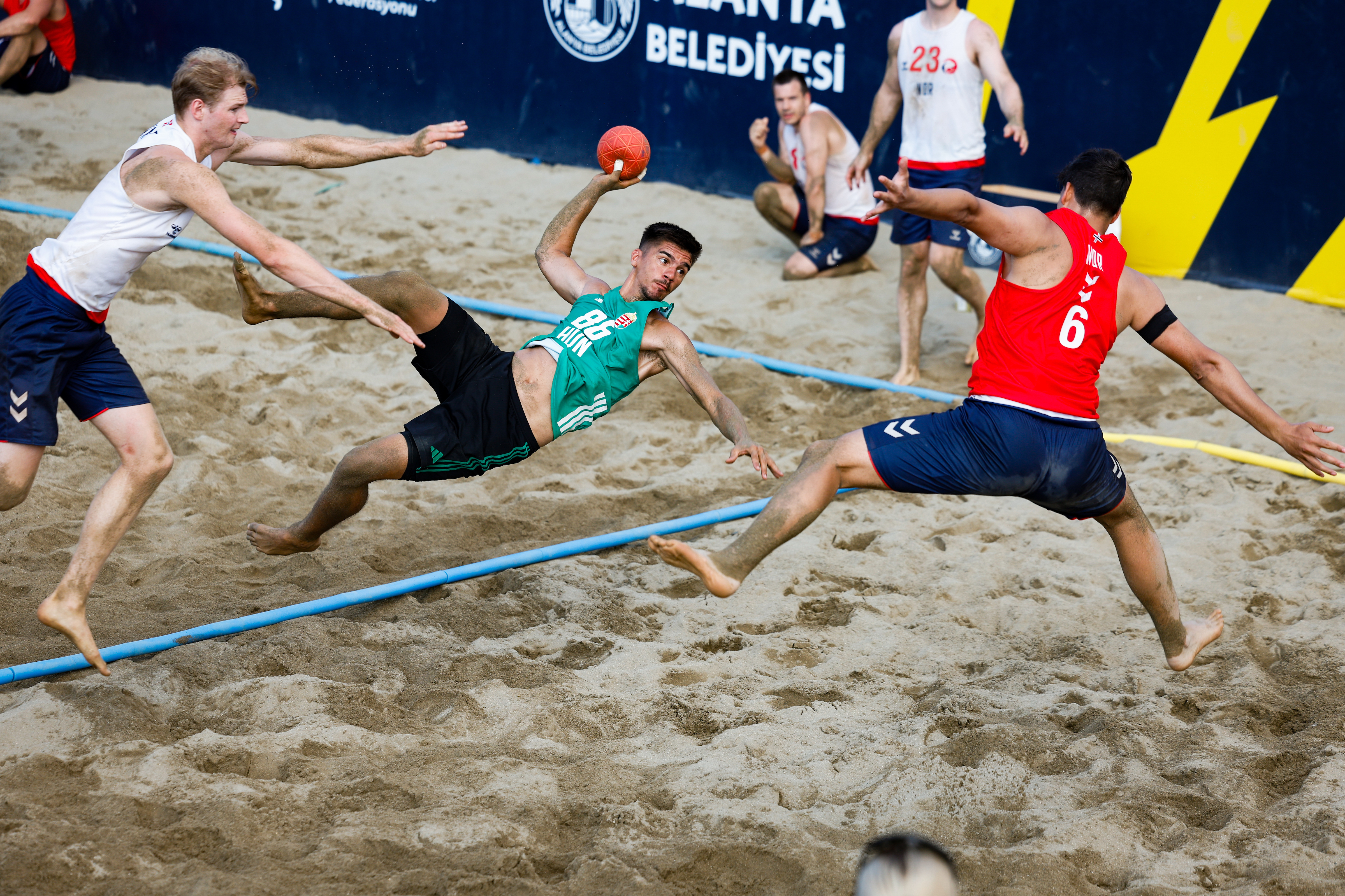 Favourites through to the main round as beach handball battle continues
