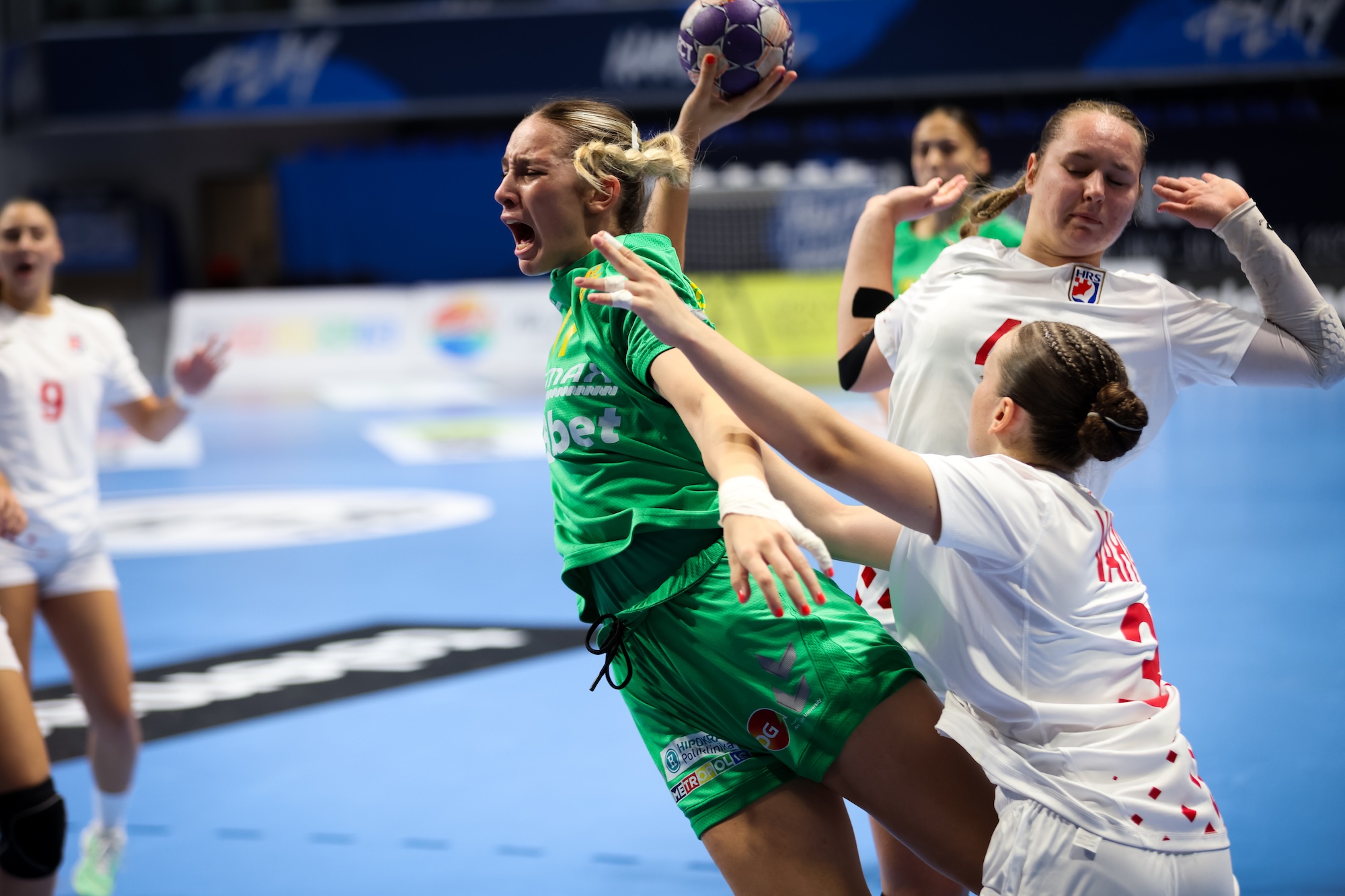 Quarter-finals await at W17 EHF EURO 2025