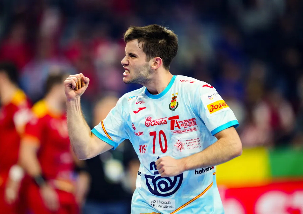 Spain keep main round hopes alive with win against Romania